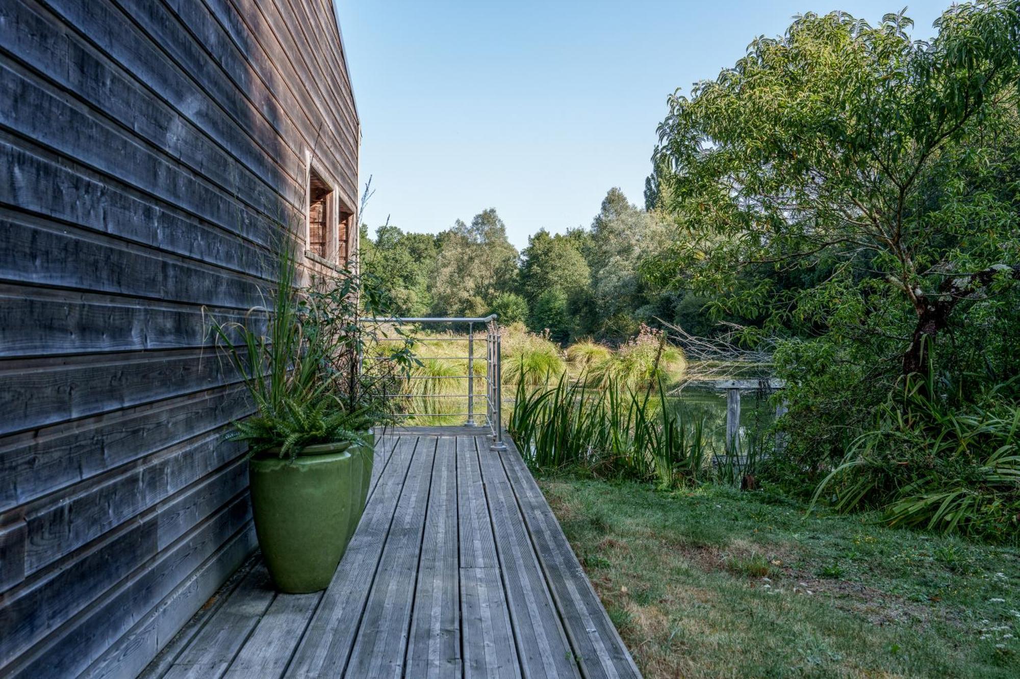 La Cabane Du Pont Du Douet Mazieres-de-Touraine Exterior photo